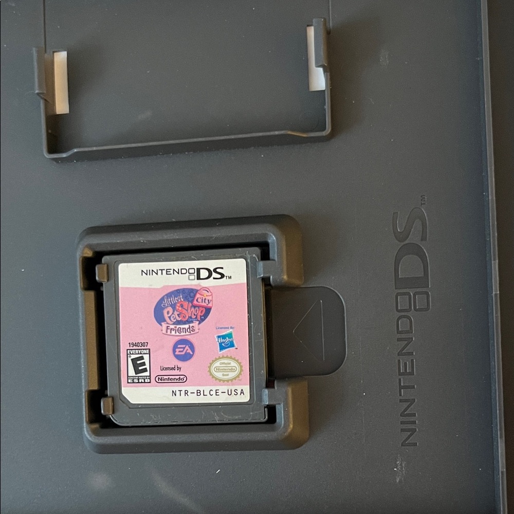 Littlest Pet Shop Friends Nintendo DS Game - Picture 2 of 4